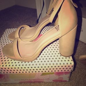Size 7 Platform Heels
